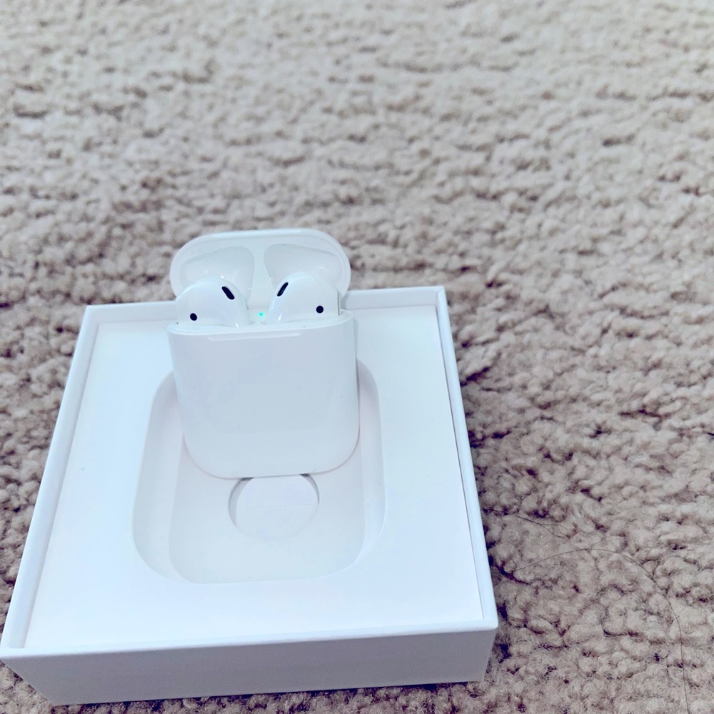 Apple AirPods 2nd Generation with Charging Case
